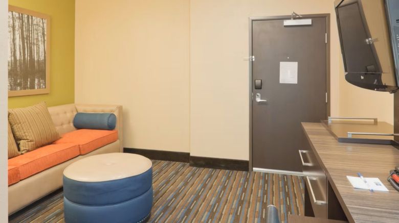 <b>Holiday Inn Express & Suites Fulton Room</b>. Images powered by <a href="https://www.leonardoworldwide.com/" title="Leonardo Worldwide" target="_blank">Leonardo</a>.