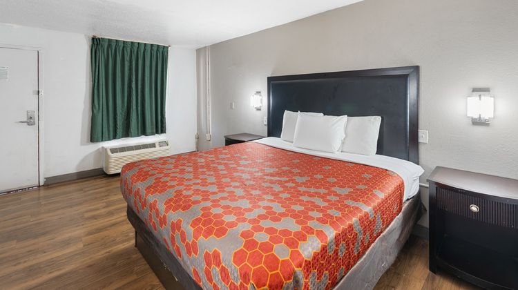 Red Carpet Inn Philadelphia Airport Room