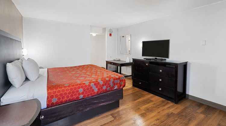 Red Carpet Inn Philadelphia Airport Room