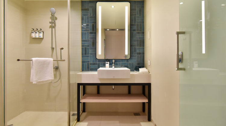 Holiday Inn Express Taipei Train Station Room