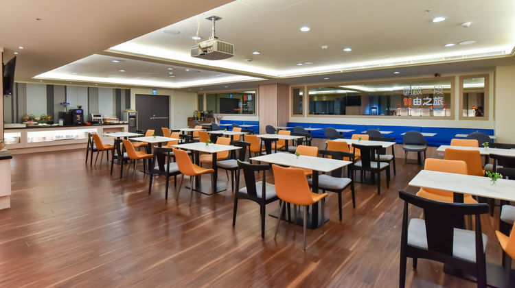 Holiday Inn Express Taipei Train Station Restaurant