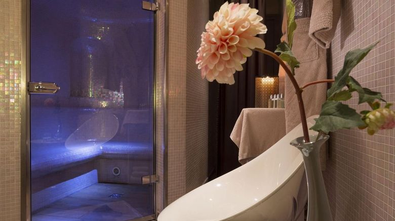 <b>Le Six Saint Germain Spa</b>. Images powered by <a href="https://www.leonardoworldwide.com/" title="Leonardo Worldwide" target="_blank">Leonardo</a>.