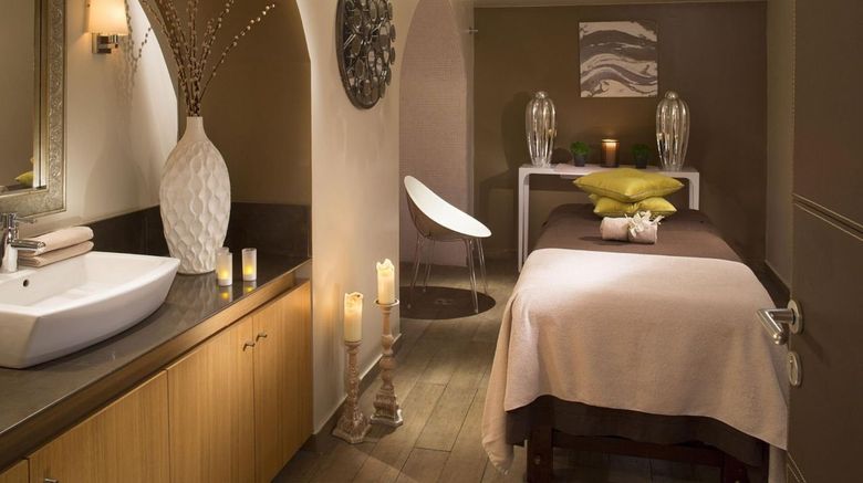 <b>Le Six Saint Germain Spa</b>. Images powered by <a href="https://www.leonardoworldwide.com/" title="Leonardo Worldwide" target="_blank">Leonardo</a>.