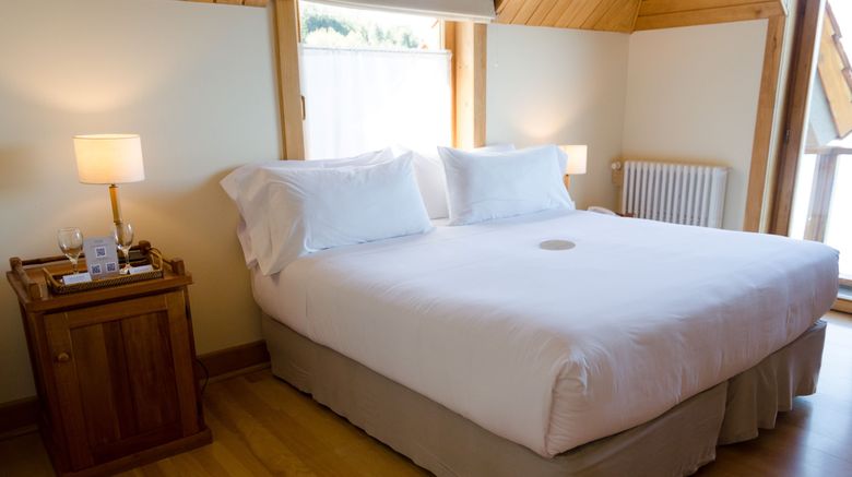 <b>Correntoso Lake & River Hotel Room</b>. Images powered by <a href="https://www.leonardoworldwide.com/" title="Leonardo Worldwide" target="_blank">Leonardo</a>.