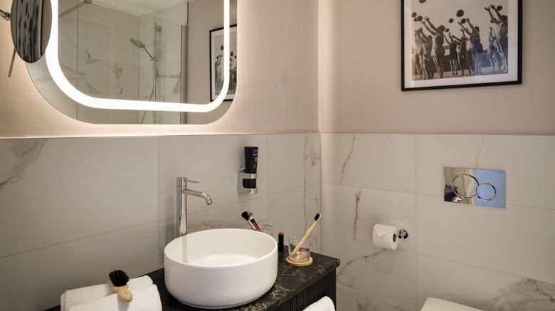 <b>Badischer Hof Leonardo Limited Room</b>. Images powered by <a href="https://www.leonardoworldwide.com/" title="Leonardo Worldwide" target="_blank">Leonardo</a>.