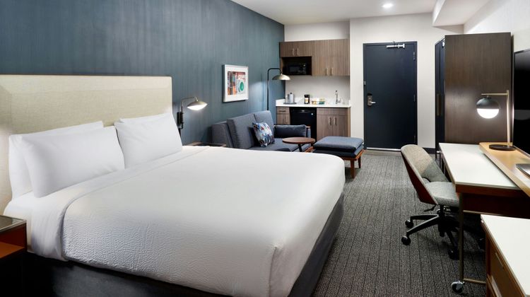 Courtyard Atlanta Dunwoody Suite