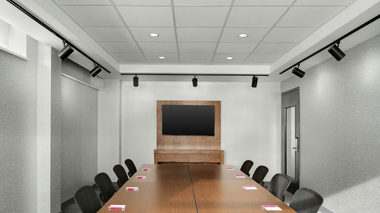 <b>Aloft Indianapolis Downtown Meeting</b>. Images powered by <a href="https://www.leonardoworldwide.com/" title="Leonardo Worldwide" target="_blank">Leonardo</a>.