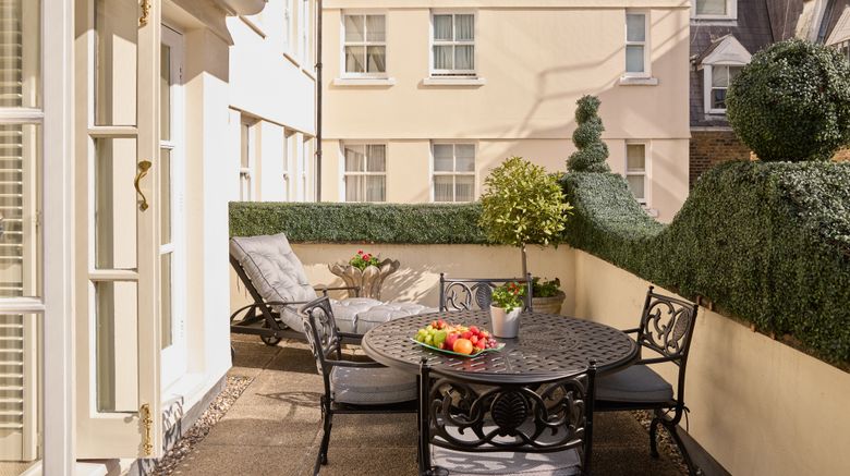 <b>The Milestone Hotel and Residences Room</b>. Images powered by <a href=https://www.travelagewest.com/Hotels/London/