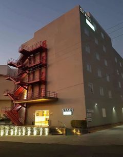 Stain Loft and Suites