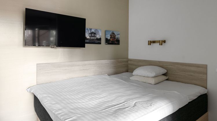 Avanti Hotel Room