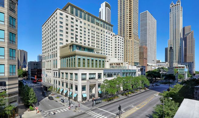 The Peninsula Chicago Exterior