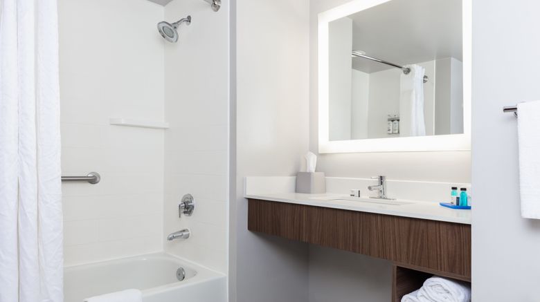 <b>Holiday Inn Express/Suites Newport News Room</b>. Images powered by <a href="https://www.leonardoworldwide.com/" title="Leonardo Worldwide" target="_blank">Leonardo</a>.