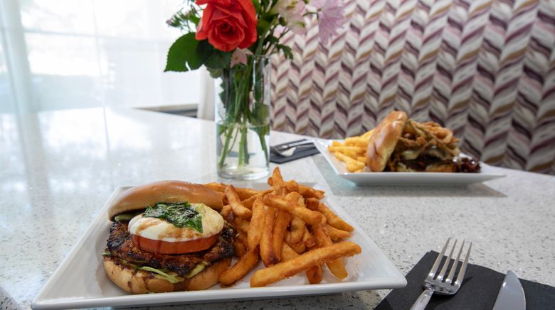 <b>Hotel Indigo Jacksonville Deerwood Park Restaurant</b>. Images powered by <a href="https://www.leonardoworldwide.com/" title="Leonardo Worldwide" target="_blank">Leonardo</a>.