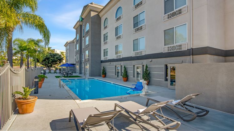Holiday Inn Express Sorrento Valley Pool