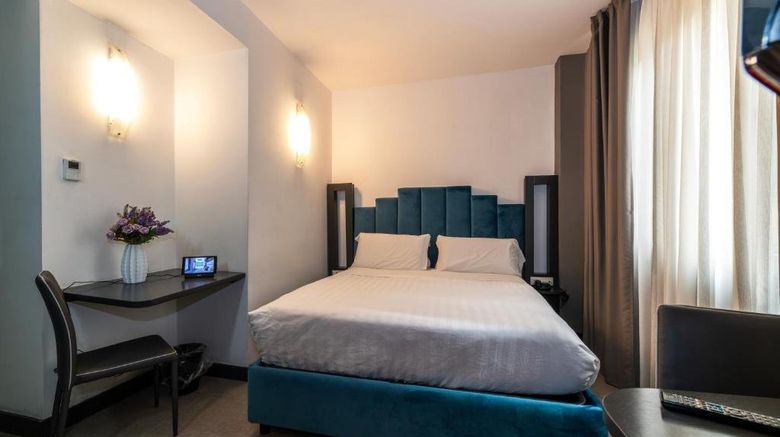 <b>Golden Hotel Room</b>. Images powered by <a href="https://www.leonardoworldwide.com/" title="Leonardo Worldwide" target="_blank">Leonardo</a>.
