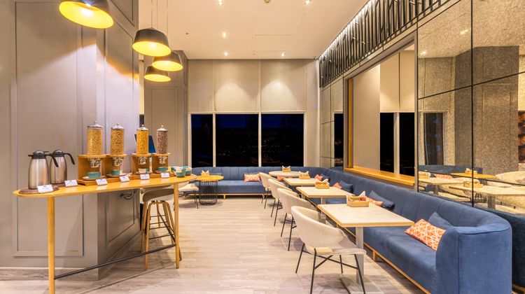Holiday Inn Express Gurgaon Sector 50 Exterior