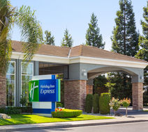 Holiday Inn Express West Sacramento Exterior