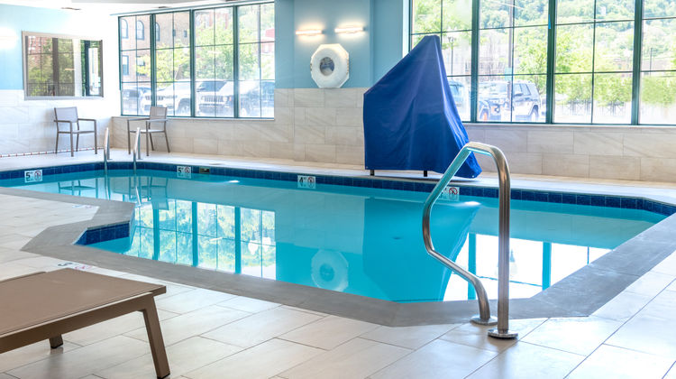 Holiday Inn Express Pittsburgh Southside Pool