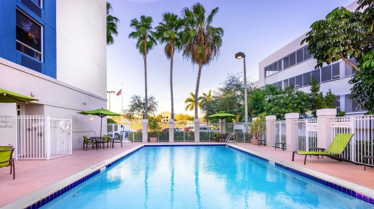 SpringHill Suites Miami Airport South Pool