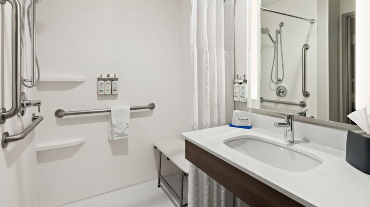 Holiday Inn Express Perry Room