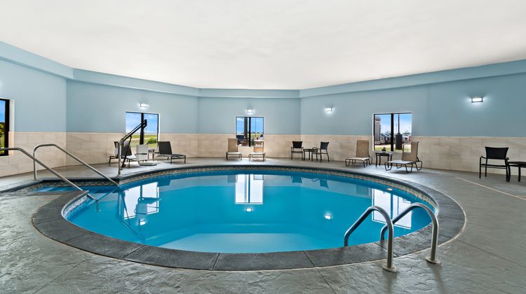 Holiday Inn Express Perry Pool