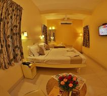 Hotel Pandian Exterior