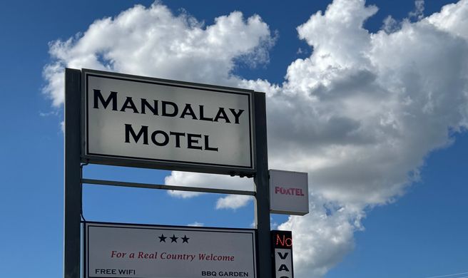 Mandalay Motel Exterior