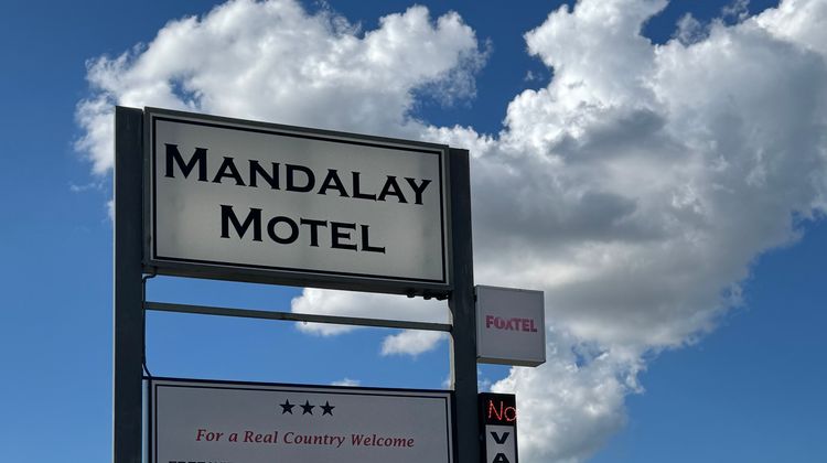 Mandalay Motel Exterior