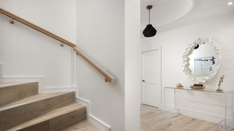 <b>Point Grace Lobby</b>. Images powered by <a href="https://www.leonardoworldwide.com/" title="Leonardo Worldwide" target="_blank">Leonardo</a>.