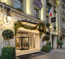 Renaissance Paris Nobel Tour Eiffel Hotel Exterior