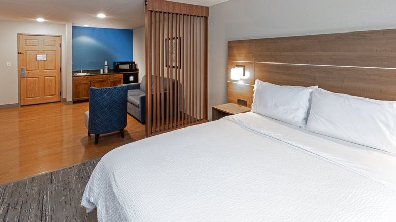 <b>Holiday Inn Express Hotel & Suites Room</b>. Images powered by <a href="https://www.leonardoworldwide.com/" title="Leonardo Worldwide" target="_blank">Leonardo</a>.