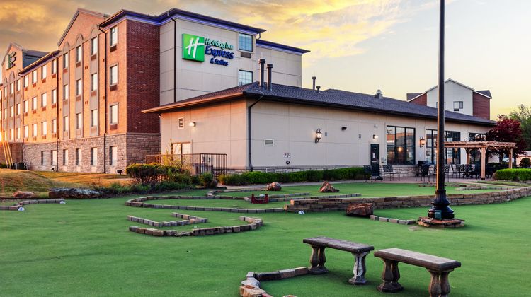 Holiday Inn Express Hotel & Suites Golf