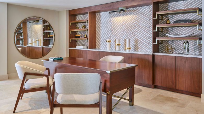 <b>The St Regis Bermuda Resort Suite</b>. Images powered by <a href="https://www.leonardoworldwide.com/" title="Leonardo Worldwide" target="_blank">Leonardo</a>.