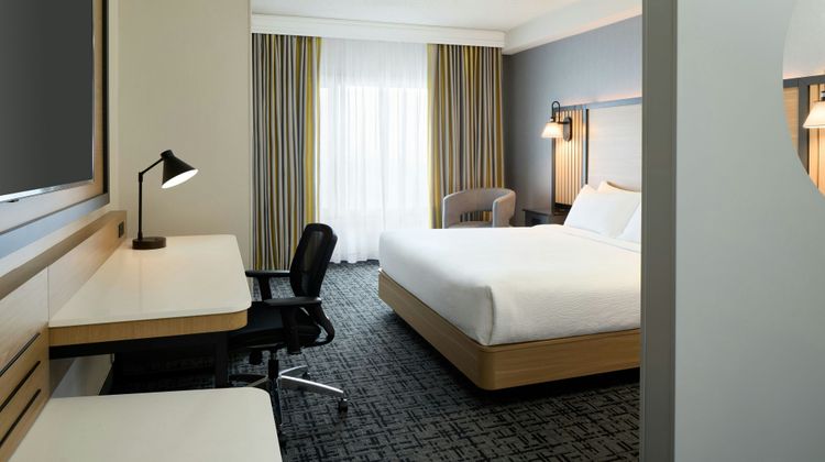 Fairfield Inn & Suites Montreal Airport Suite