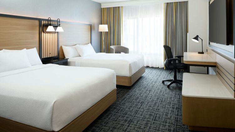 Fairfield Inn & Suites Montreal Airport Room