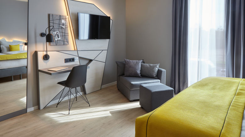 <b>Candlewood Suites Dusseldorf Airport Room</b>. Images powered by <a href="https://www.leonardoworldwide.com/" title="Leonardo Worldwide" target="_blank">Leonardo</a>.