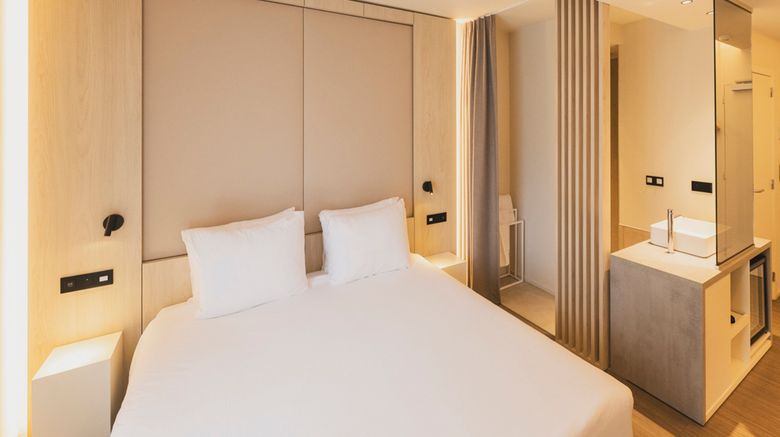 <b>Begijnhof Hotel Room</b>. Images powered by <a href="https://www.leonardoworldwide.com/" title="Leonardo Worldwide" target="_blank">Leonardo</a>.