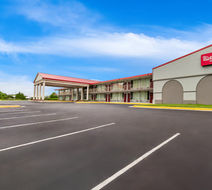 Red Roof Inn & Suites Cave City Exterior