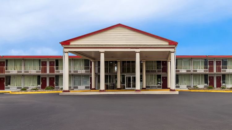 Red Roof Inn & Suites Cave City Exterior