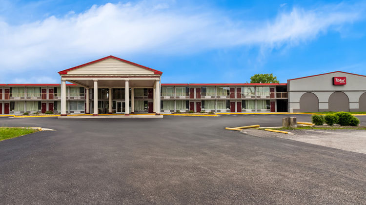 Red Roof Inn & Suites Cave City Exterior