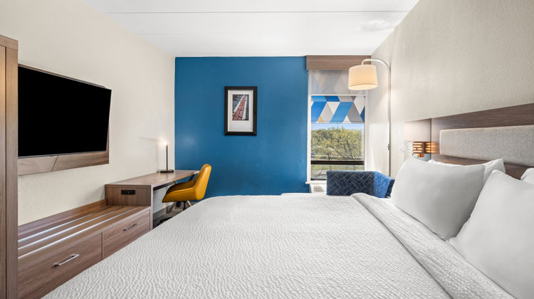 Holiday Inn Express Boston North-Woburn Room