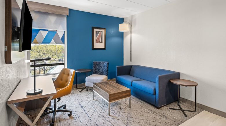 <b>Holiday Inn Express Boston North-Woburn Suite</b>. Images powered by <a href="https://www.leonardoworldwide.com/" title="Leonardo Worldwide" target="_blank">Leonardo</a>.