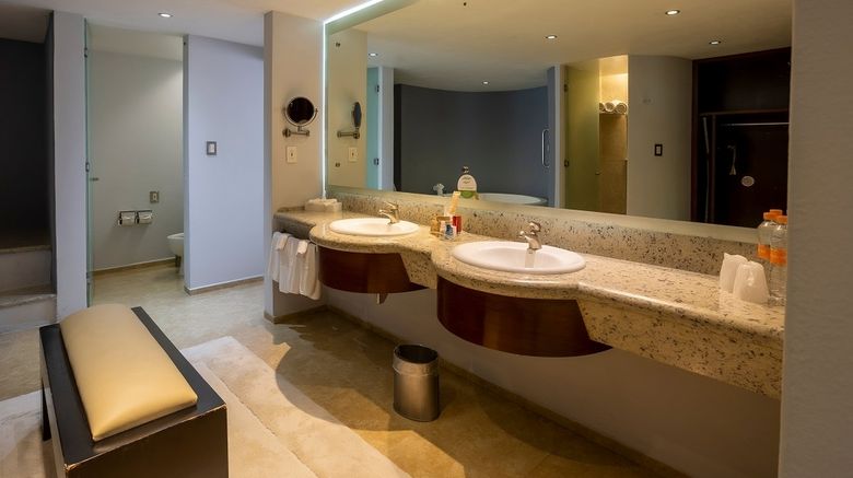 <b>Holiday Inn Puebla Finsa Room</b>. Images powered by <a href="https://www.leonardoworldwide.com/" title="Leonardo Worldwide" target="_blank">Leonardo</a>.