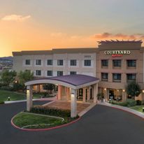Courtyard Santa Clarita Valencia