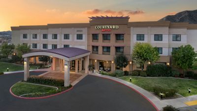 Courtyard Santa Clarita Valencia