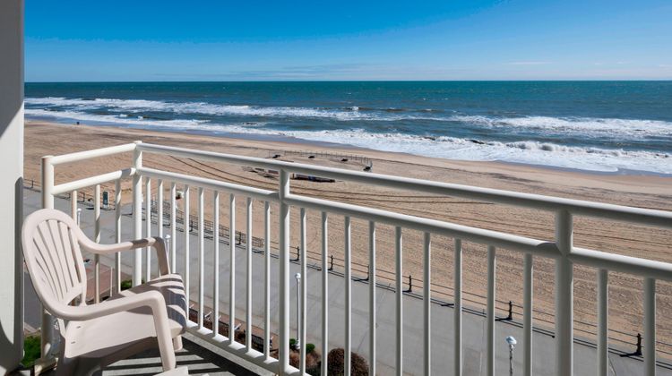 Courtyard by Marriott Oceanfront South Suite