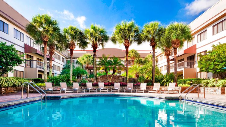 Sheraton Suites Orlando Airport Pool