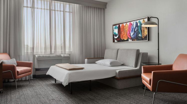 Courtyard Louisville Airport Suite