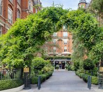 St. Ermin's Hotel, Autograph Collection Exterior