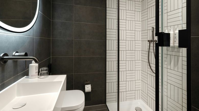 <b>Moxy London Piccadilly Circus Room</b>. Images powered by <a href="https://www.leonardoworldwide.com/" title="Leonardo Worldwide" target="_blank">Leonardo</a>.